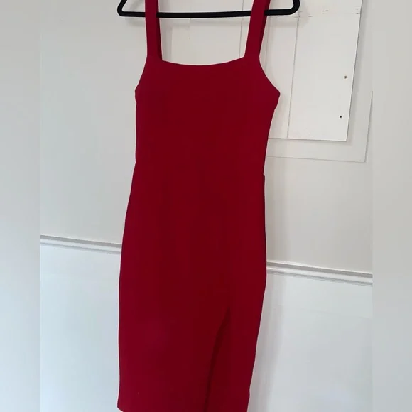 Red Dress - Picture 3 of 4